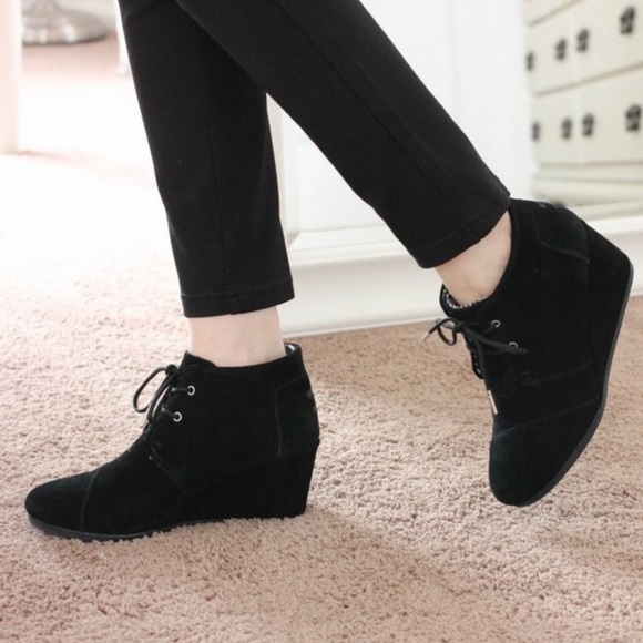Toms Desert Black Suede Wedge Booties 